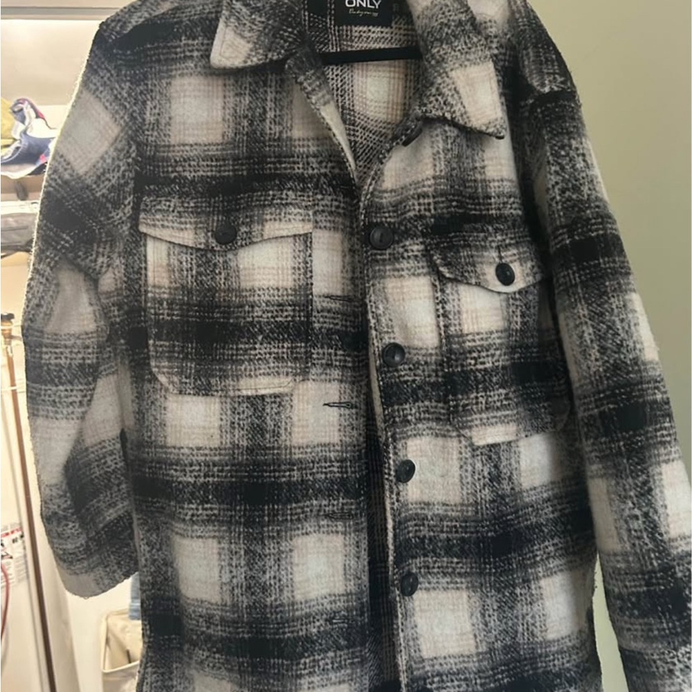 ONLY Women's Black and White Plaid Shirt Jacket